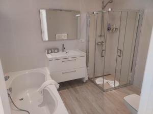 A bathroom at Cas Catalá Living