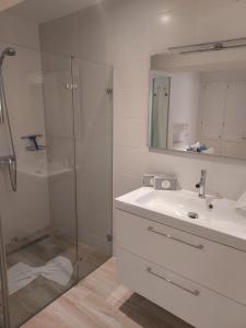 A bathroom at Cas Catalá Living Még 10 kép