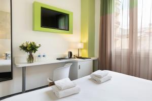 Postel nebo postele na pokoji v ubytování Hôtel Byakko Nice