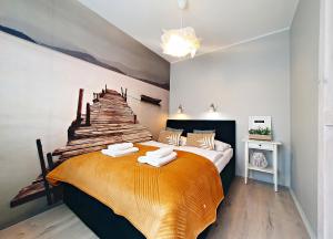 Postel nebo postele na pokoji v ubytování Apartamenty Sun&Fun Rezydencja Parkowa Nadrzeczna 3D i 3E -blisko centrum, dworca PKP w otoczeniu zieleni