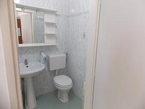 Ett badrum på Apartments & Rooms Karmen