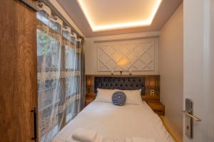 Postel nebo postele na pokoji v ubytování Dorne Suite Taksim Hotel
