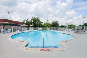 a swimming pool at a resort with tables and chairs at Days Inn by Wyndham Gettysburg in Gettysburg