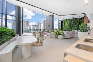 Gallery image of Lamour Ocean View Apartment II in Casino Broadbeach - free parking in Gold Coast