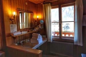 Koupelna v ubytování Hotel Schlosswirt + 37 fotografií