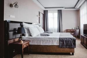 Posteľ alebo postele v izbe v ubytovaní Pałac Uniejów