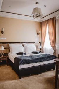 Posteľ alebo postele v izbe v ubytovaní Pałac Uniejów