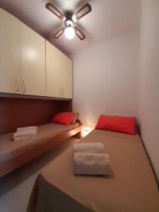Postel nebo postele na pokoji v ubytování Casamarina Cristal Village
