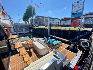 RönnauHausboot mit Traumlage in Lübeck-Travemünde的相册照片