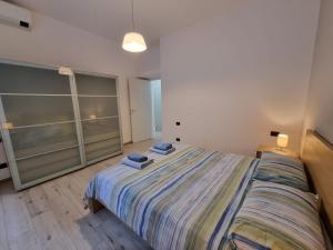 Ένα ή περισσότερα κρεβάτια σε δωμάτιο στο Melaverde flat Milano