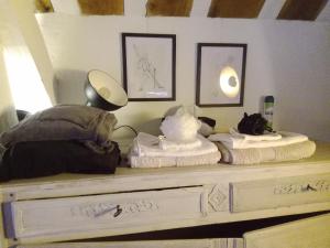 Katil atau katil-katil dalam bilik di La Sablonnière de Rochefort