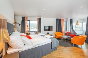 TV a/nebo společenská místnost v ubytování Clarion Hotel The Edge