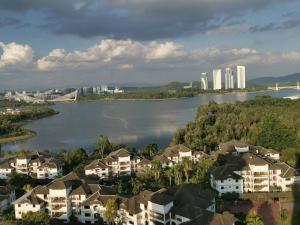 uma vista aérea de uma cidade e um rio com casas em Superview Duplex with WiFi & Netflix em Cyberjaya