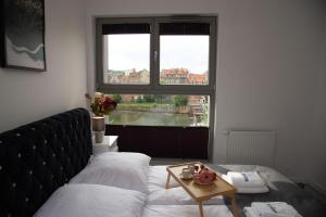 Posteľ alebo postele v izbe v ubytovaní Maya's Flats & Resorts 55 - GRANO RESIDENCE Pszenna 5