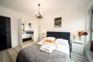 Posteľ alebo postele v izbe v ubytovaní Maya's Flats & Resorts 55 - GRANO RESIDENCE Pszenna 5
