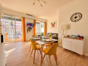 Telewizja i/lub zestaw kina domowego w obiekcie Appartement vue mer Parking privé Place Med