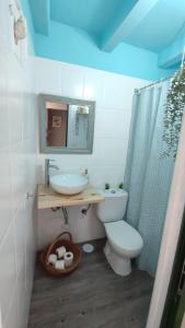 A bathroom at Pensión Playa