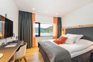 Postel nebo postele na pokoji v ubytování Clarion Hotel The Edge