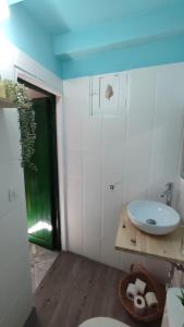 A bathroom at Pensión Playa