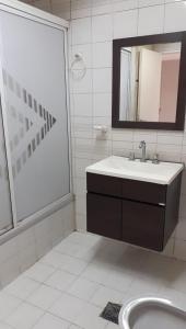 Ένα μπάνιο στο Aguaribay +5 φωτογραφίες