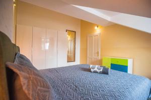 A bed or beds in a room at Royal Residence Haus des Meeres