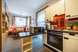 a kitchen with a counter top with a microwave at Appartement Weitsicht in Eben im Pongau