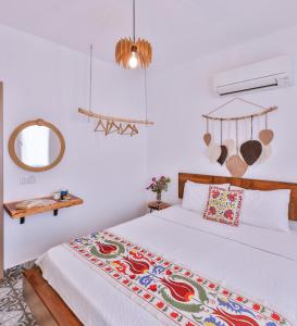 Postel nebo postele na pokoji v ubytování Dantel Butik Ev Pansiyon