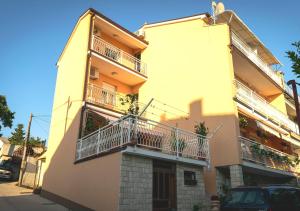 Budova, v ktorej sa apartmán nachádza