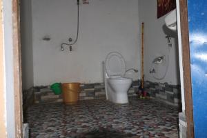 A bathroom at Wild Planet Eco Retreat