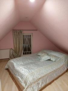 Postel nebo postele na pokoji v ubytování Cottages Delloress