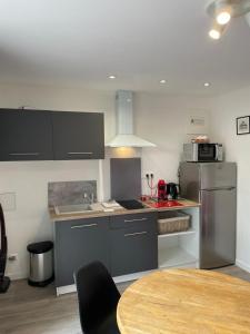 Kuchyňa alebo kuchynka v ubytovaní Superbe appartement, à proximité du centre d'Arles