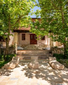 Κήπος έξω από το Petrino Eco Village