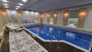 a large swimming pool in a room with at Shane Hotel Quba in Quba