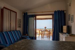A seating area at APP.TO VIA MARE - BUDONI SWEET HOME
