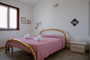 A bed or beds in a room at APP.TO VIA MARE - BUDONI SWEET HOME