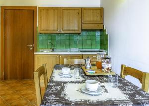 A kitchen or kitchenette at Borgo Stalle Residence
