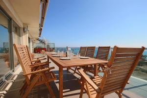 Homeincalpe Borumbot的阳台或露台