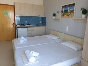 A bed or beds in a room at Blue Horizon