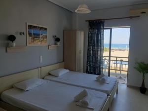 A bed or beds in a room at Blue Horizon