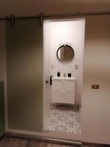 Et badeværelse på AUXIMUM Appartamenti