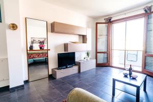 Televízia a/alebo spoločenská miestnosť v ubytovaní La Senyera Apartment