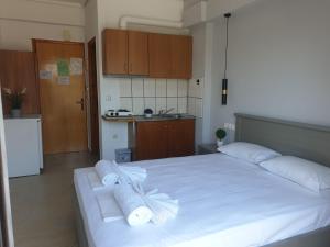 A bed or beds in a room at Blue Horizon