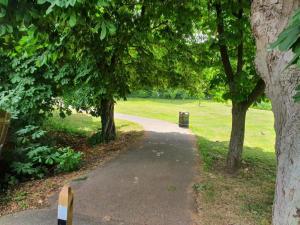 Φωτογραφία από το άλμπουμ του 2 Bed Apartment - Sleeps 5 - Pets - Parking - Wifi σε Hatfield