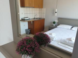 A bed or beds in a room at Blue Horizon
