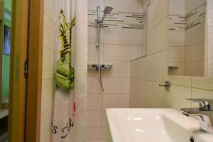 Ein Badezimmer in der Unterkunft Apartments and Rooms kod Eli