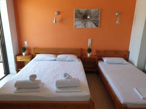 A bed or beds in a room at Blue Horizon