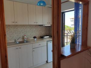A kitchen or kitchenette at Blue Horizon