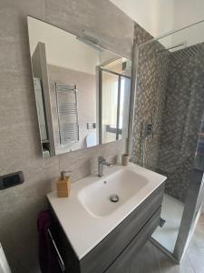 A bathroom at Le stanze di Mina