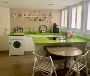 Precioso apartamento castro Urdiales tesisinde mutfak veya mini mutfak