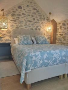 Ліжко або ліжка в номері Le Secret du Moulin, agréable tiny house Villefort